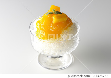 Photographed shaved ice with plenty of mango syrup with pulp on a white background 81373768
