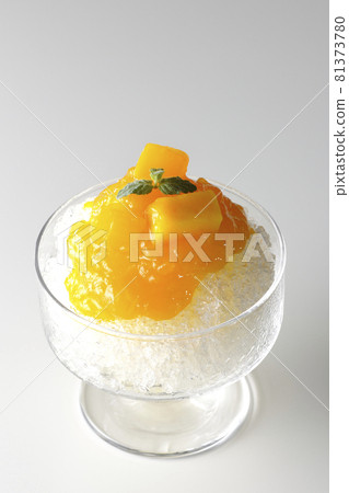 Photographed shaved ice with plenty of mango syrup with pulp on a white background Photographed shaved ice with plenty of mango syrup with pulp on a white background 81373780