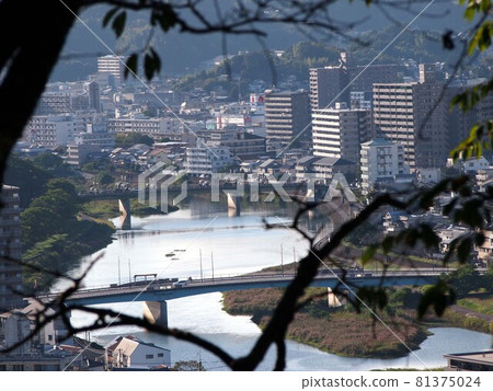 Autumn mirror river seen from Hitsuzan (Tsukinosebashi and Crescent Bridge from downstream) 81375024