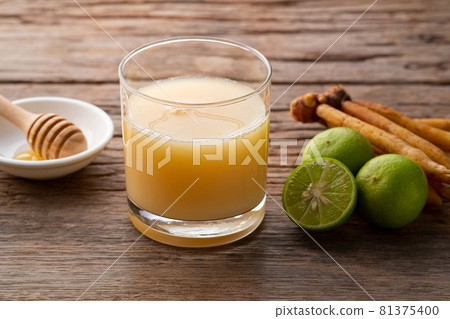 Thai herbal drink,squeezing fresh Finger Root with Honey and Lime Thai herbal drink,squeezing fresh Finger Root with Honey and Lime 81375400