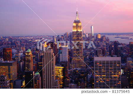 Midtown Manhattan, New York at dusk, New York City, New York, USA Midtown Manhattan, New York at dusk, New York City, New York, USA 81375645