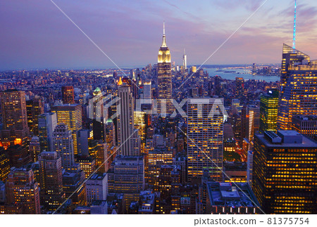 Midtown Manhattan, New York at dusk, New York City, New York, USA 81375754