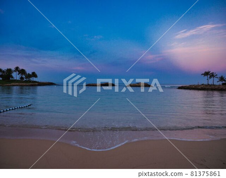 從夏威夷瓦胡島 Ko Olina 海岸看到的日出 從夏威夷瓦胡島 Ko Olina 海岸看到的日出 81375861