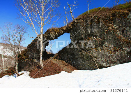Glasses rock on the Konbu mountain trail Glasses rock on the Konbu mountain trail 81376141