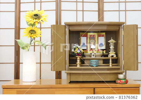 裝飾在家具式佛壇上的東本願寺佛壇 2 81376362