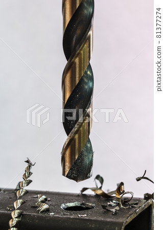 Electric drill to drill steel 81377274