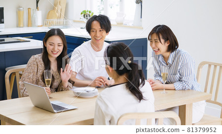 Young men and women having an online drinking party 81379952