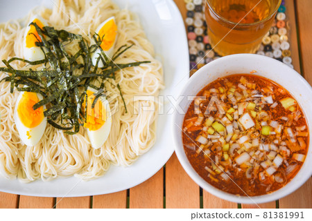 麻辣湯麵 81381991