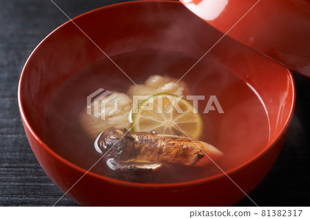 Matsutake mushroom and conger soup Matsutake mushroom and conger soup 81382317