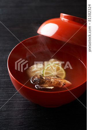 松茸海參湯 81382324