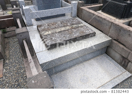 Empty graveyard 81382443