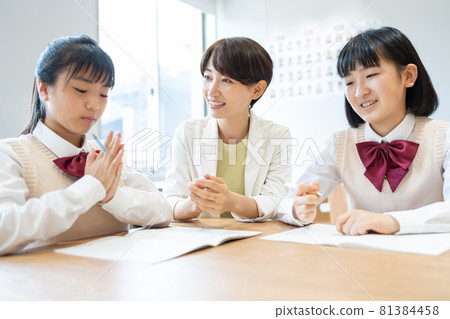Junior high school teacher Junior high school Shooting cooperation: Japanese language school attached to Chuo Technical School Junior high school teacher Junior high school Shooting cooperation: Japanese language school attached to Chuo Technical School 81384458