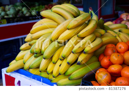 Fresh bananas on the counter in supermarket, nobody Fresh bananas on the counter in supermarket, nobody 81387276