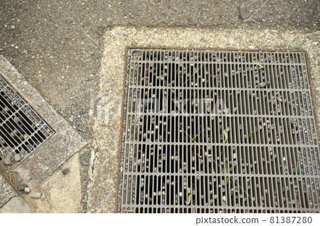 Drainage outlet, sewer, road, gutter, lid, wire mesh, road, feet Drainage outlet, sewer, road, gutter, lid, wire mesh, road, feet 81387280