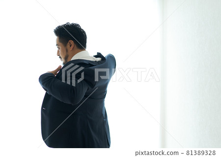 30 多歲的中東商人 81389328