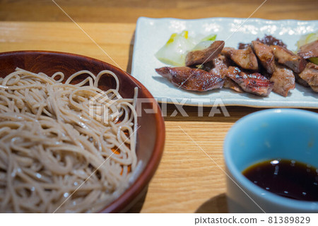 蕎麥麵和旋鈕 81389829