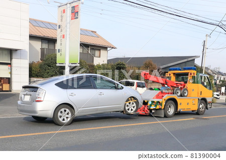 A car being towed by a tow truck A car being towed by a tow truck 81390004