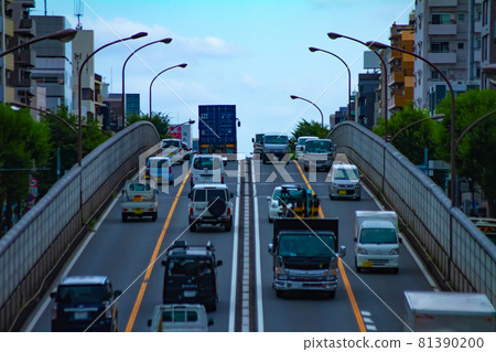 Transportation on Kannana-dori Avenue: Main road in Tokyo [Traffic image] 81390200