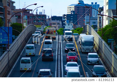 Kannana-dori Avenue 上的交通：東京的主要道路 [交通圖片] 81390213