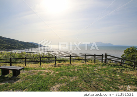 The coast of Okoko 81391521