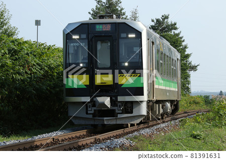 Soya Main Line ordinary train JR Hokkaido H100 DECMO 81391631
