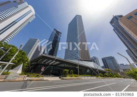 Entrance of Shinjuku Sumitomo Building 81393968