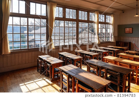 舊府中小學校舍（東京都府中市府中地方林） 81394783