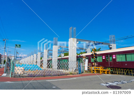 Hankyu Line continuous grade crossing construction 81397009