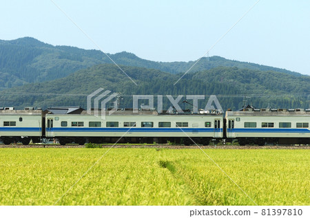 北陸本線五十鈴福岡JR西419系D01編隊②茂葉418-1(敦賀)山側 北陸本線五十鈴福岡JR西419系D01編隊②茂葉418-1(敦賀)山側 81397810