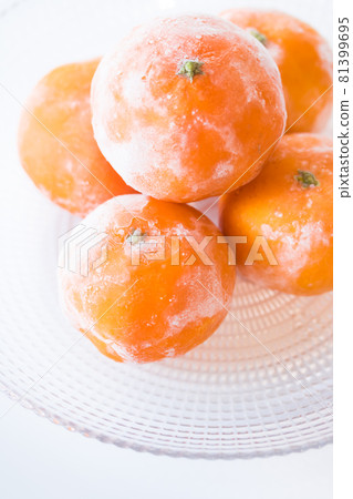 Frozen oranges Frozen oranges 81399695