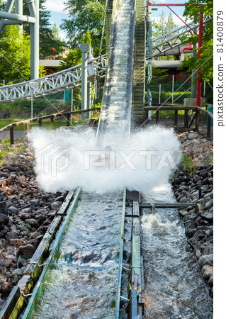Fun water ride Log river in amusement park at summer 81400879