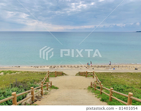 從石川縣志賀町世界最長的長椅上看日本海 81401054