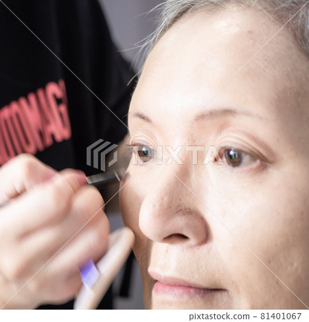 化身為女人，是成熟成熟的女後裔。 81401067