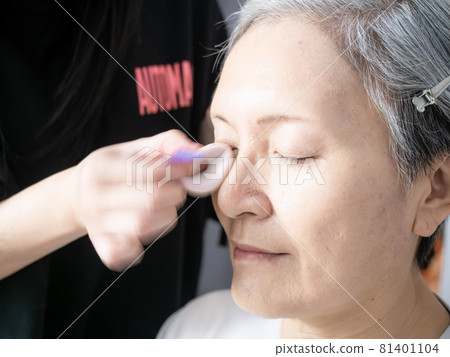 The transformation of a mature female descendant of a young woman. 81401104