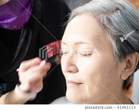 The transformation of a mature female descendant of a young woman. 81401113