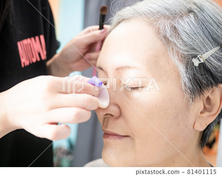 化身為女人,是成熟成熟的女後裔。 化身為女人,是成熟成熟的女後裔。 81401115