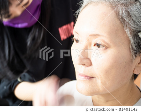 化身為女人,是成熟成熟的女後裔。 化身為女人,是成熟成熟的女後裔。 81401142
