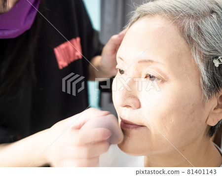 化身為女人，是成熟成熟的女後裔。 81401143
