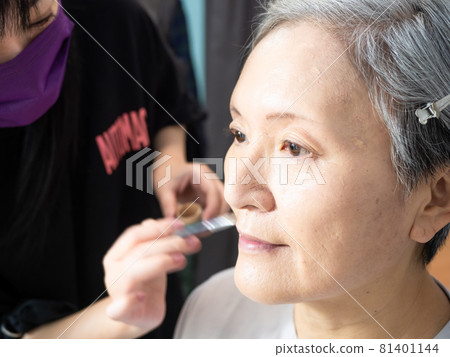 化身為女人，是成熟成熟的女後裔。 81401144