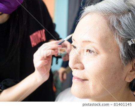 The transformation of a mature female descendant of a young woman. 81401145