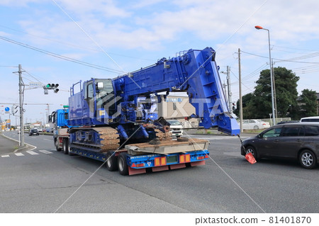 伸縮履帶式起重機運輸工作 81401870