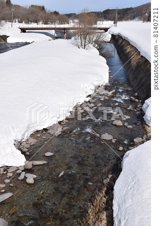 Snow melting scenery in heavy snowfall area Snow melting scenery in heavy snowfall area 81407211