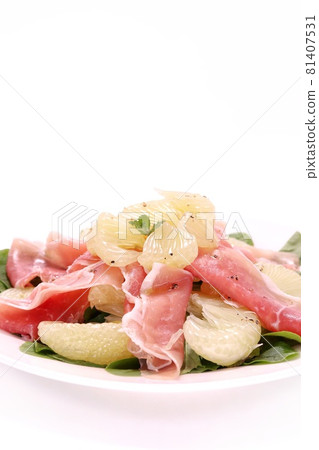 Tosa Pomelo Prosciutto ham salad bright background 81407531