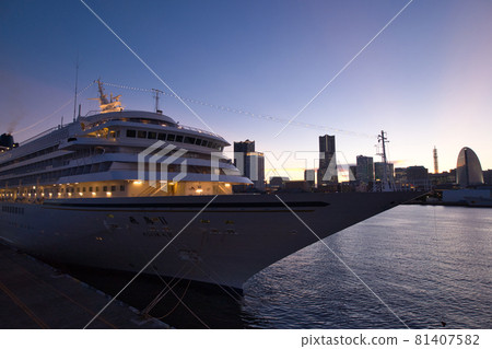 Asuka II (Twilight) @ Yokohama Port Asuka II (Twilight) @ Yokohama Port 81407582