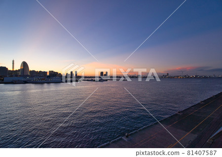 Twilight @ Yokohama Port Twilight @ Yokohama Port 81407587