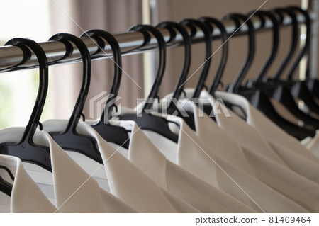 衣架上的衣服 81409464