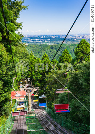 Mt. Takao lift vertical composition 81409712