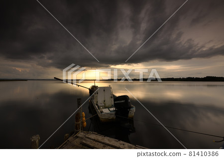 Sunset Sunset 81410386