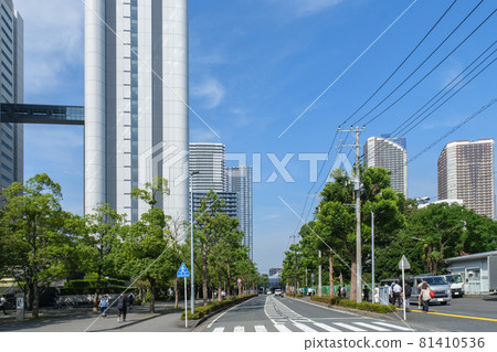 Cityscape: Cityscape of Mukaigawara Ekimae Street on the Nambu Line, Kawasaki City, Kanagawa Prefecture 81410536