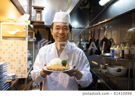 Sole proprietor who runs a set meal shop 81410898